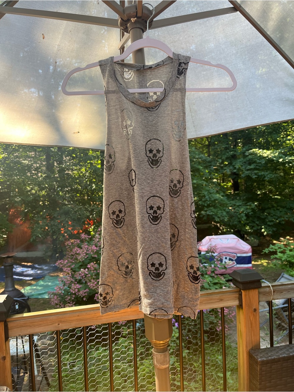 Terez Gray Tank Top with Black Skull Print